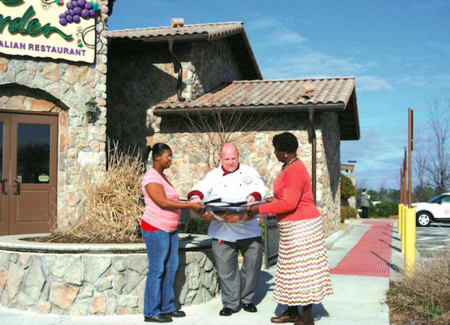 Olive Garden Gives Back To The Community The Newnan Times Herald