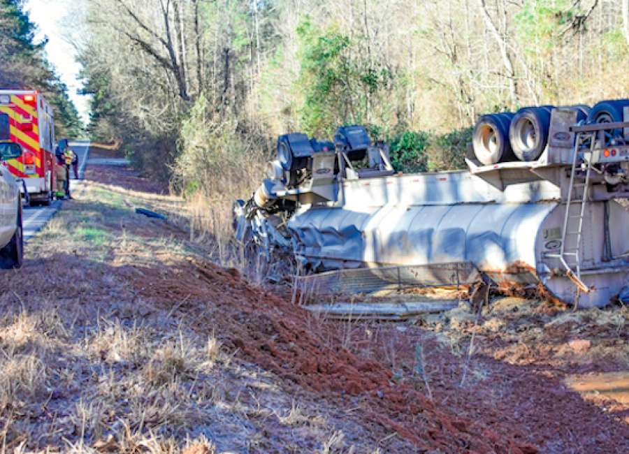 Wreck closes Corinth Road