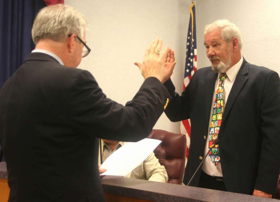 King sworn in to Grantville Council post