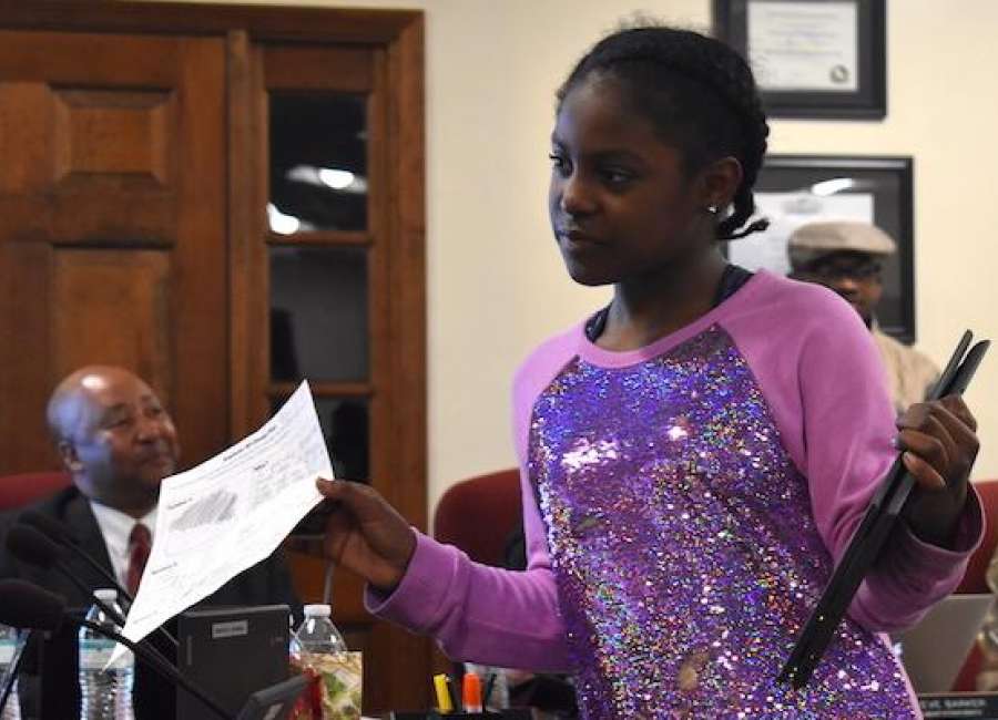 Glanton third-graders present 3D designs to school board
