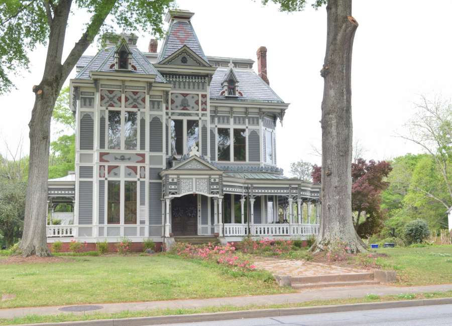 'Homes of Distinction' Tour April 27