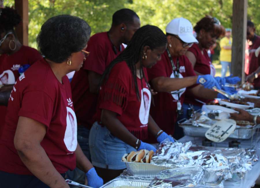 Ladies and Gentlemen of Grantville hold 19th annual cookout