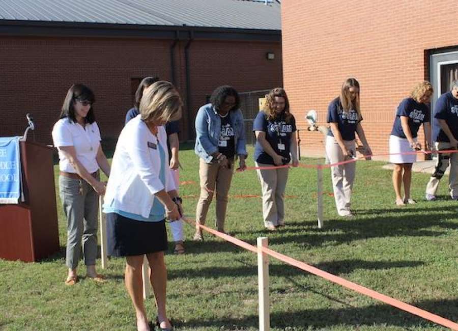 Lee Middle holds STEAM Team greenhouse ribbon cutting