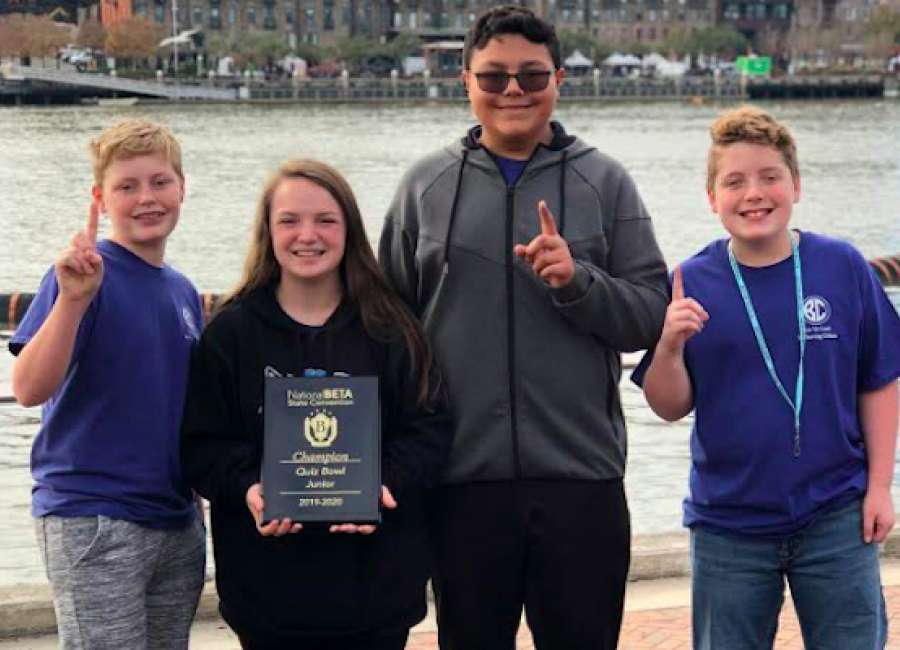 Lee Middle quiz bowl team takes title