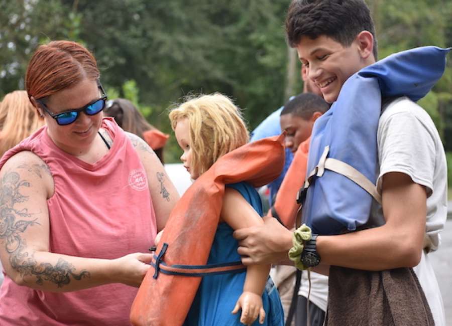 Newnan High volunteers participate in Rivers Alive