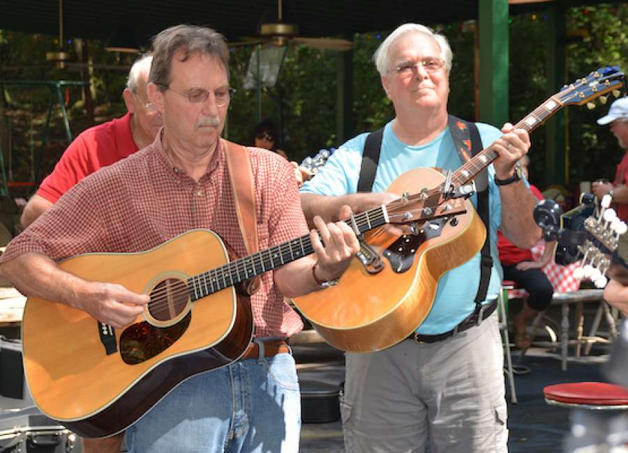 Pickin’ on the Square musicians reflect on 11-year history