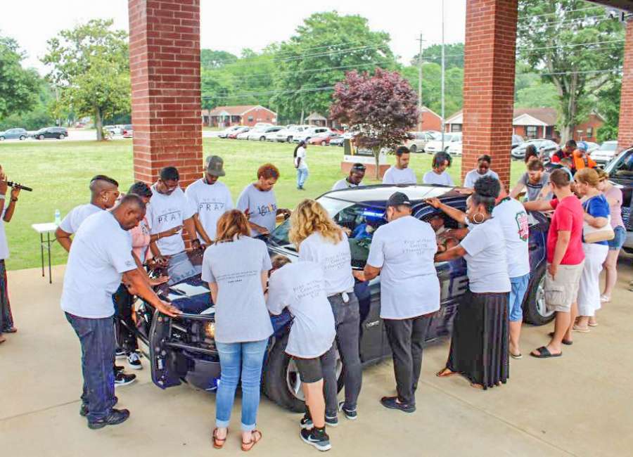 Rally to honor police with prayer tunnel