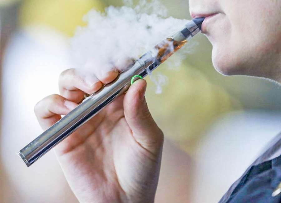 Tobacco industry backs raising purchasing age