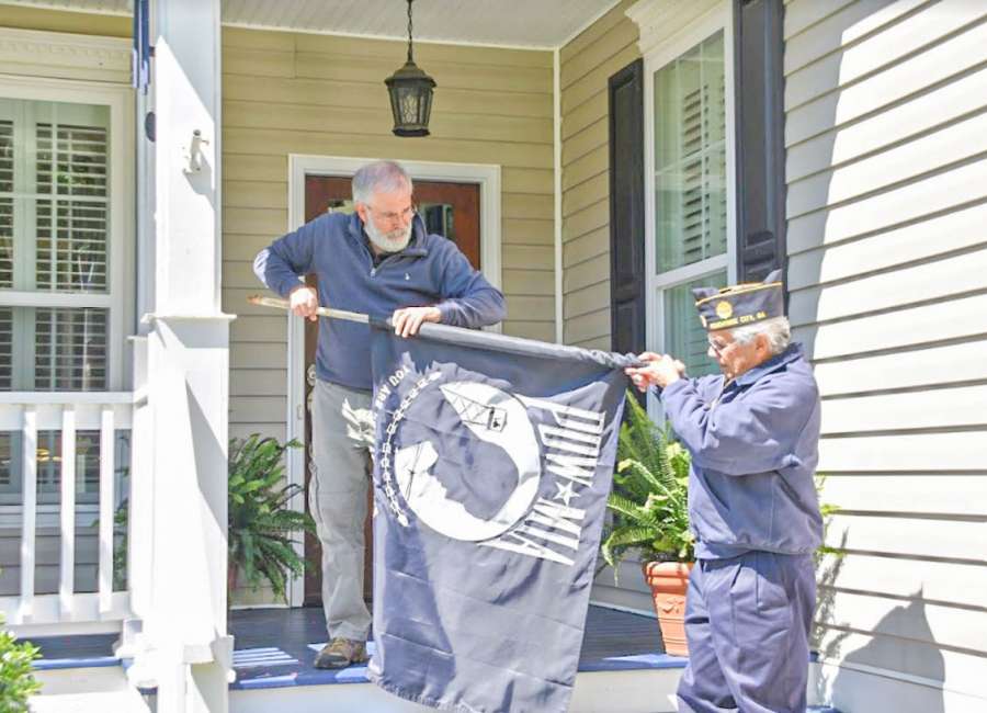 Son of WWII veteran pays tribute to father