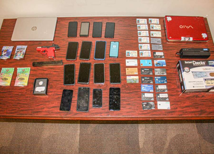 Suspected fraudsters caught in traffic stop