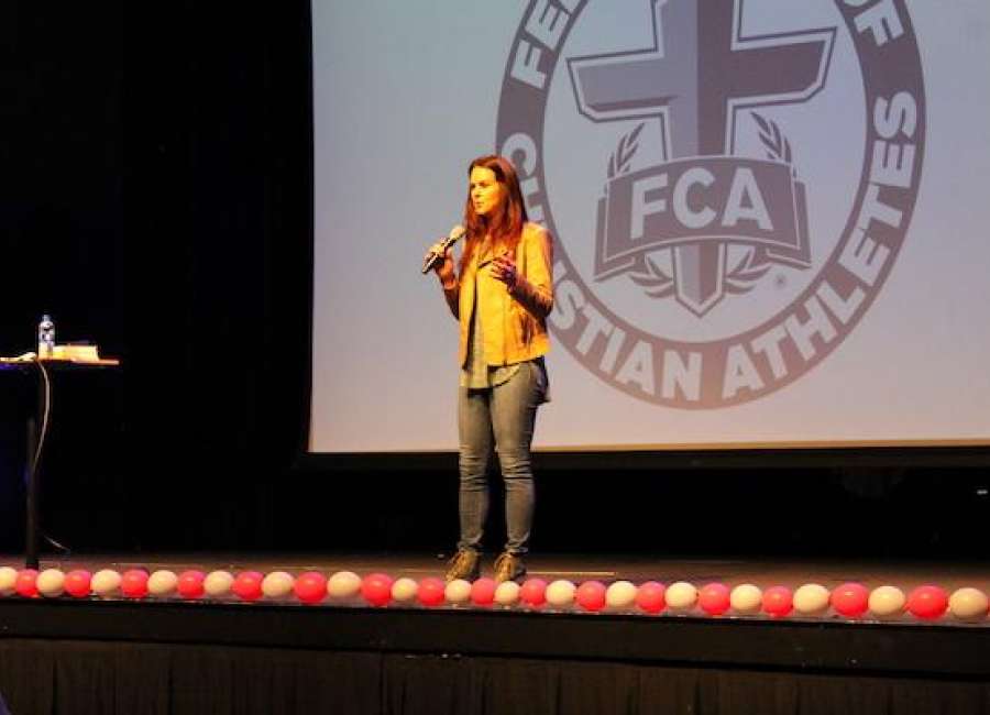 Volleyball legend Eveland speaks at FCA conference