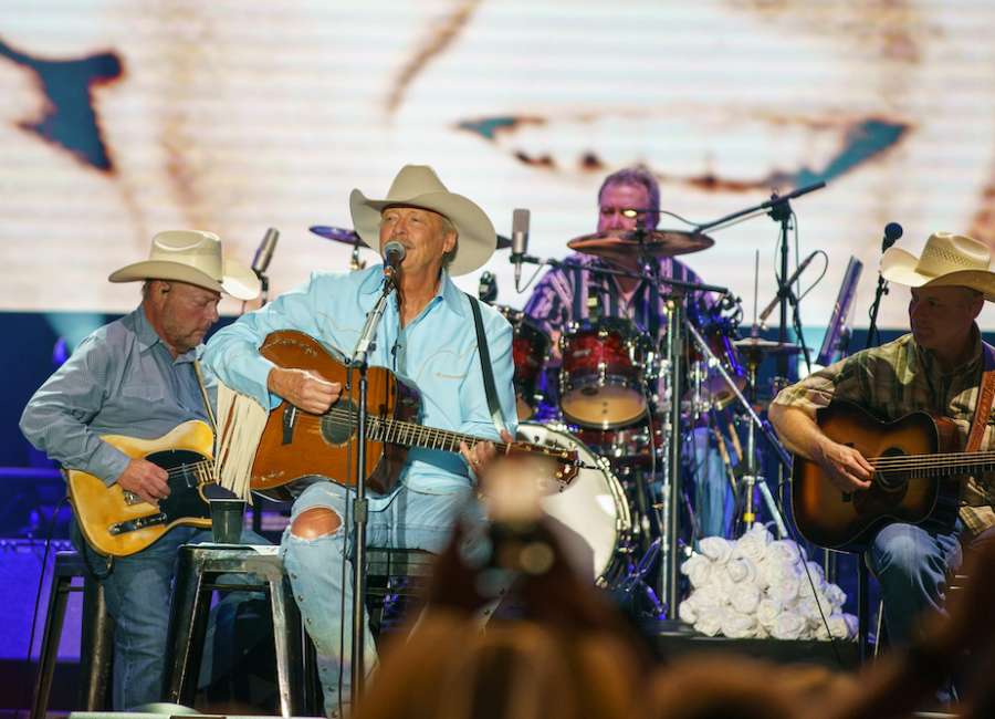 Alan Jackson Brings Hope And Help To His Hometown The Newnan Times Herald Alan Jackson Brings Hope And Help To His Hometown The Newnan Times Herald