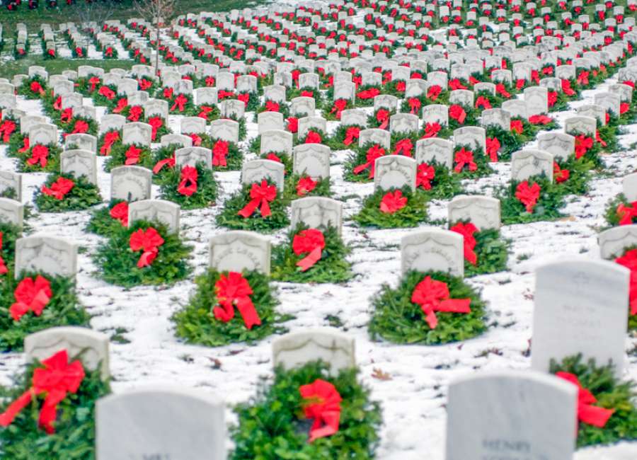 DAR supporting Wreaths Across America