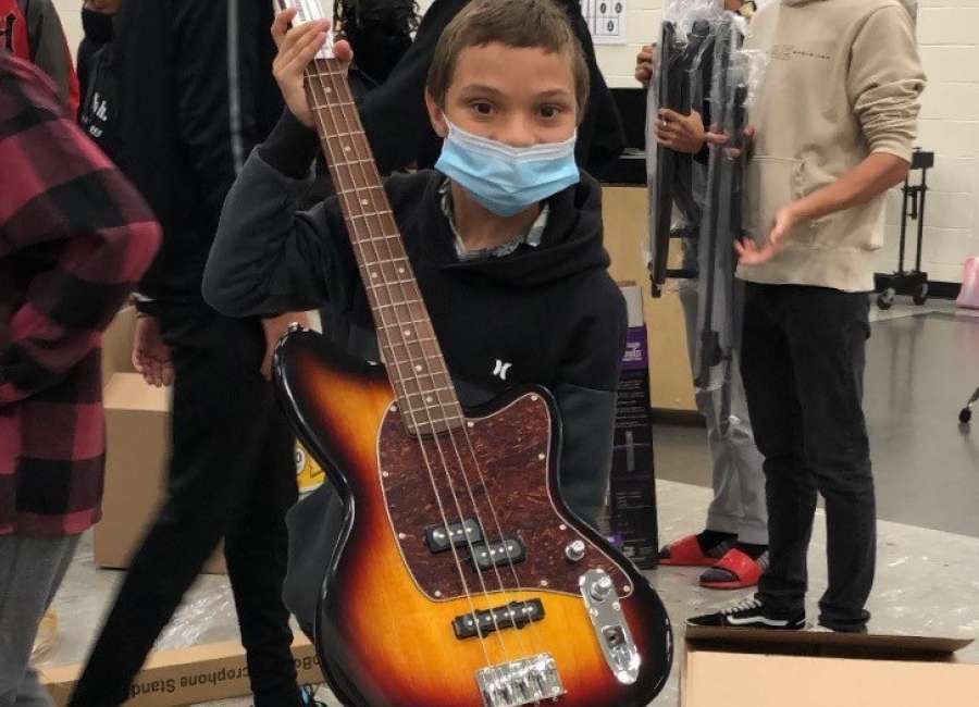 Jefferson Parkway Elementary receives instruments from Niagara Water, Little Kids Rock