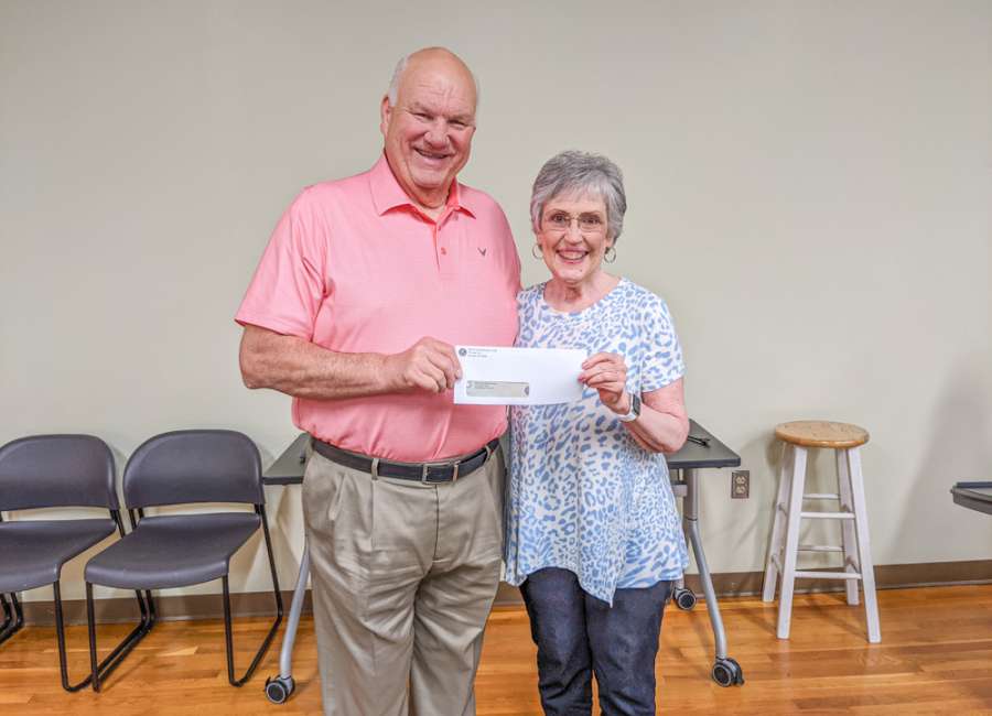Kiwanis donates to new middle school