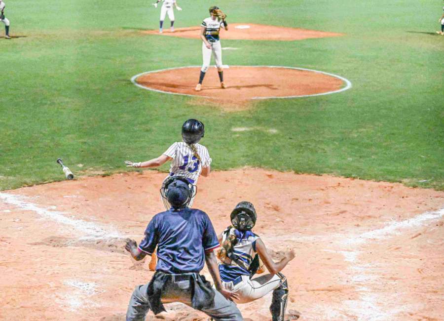 Trinity Christian sweeps into second round with offensive explosion