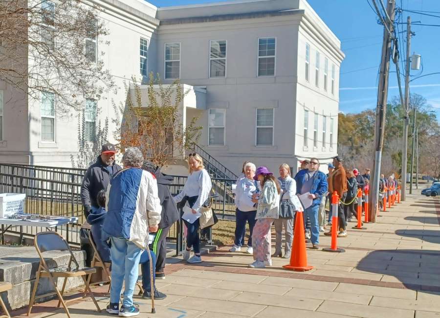 Abbreviated early voting causing long lines at the polls