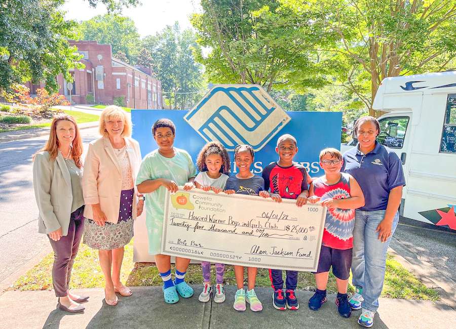 Alan Jackson concert donation replaces damaged Boys and Girls Club van