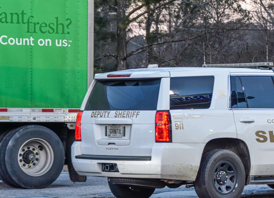 Smokey bandits rob cigarette delivery truck