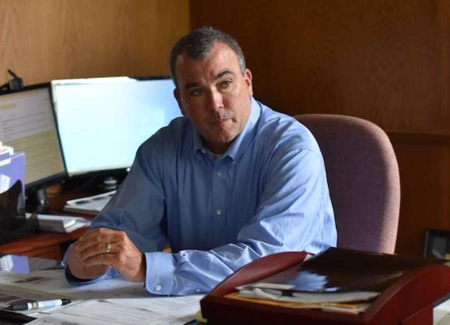 School board extends superintendent’s contract, increases pay